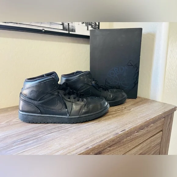 Air Jordan 1 Mid Triple Black 2013